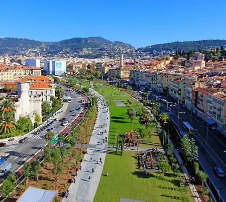 Au Picardy نيس